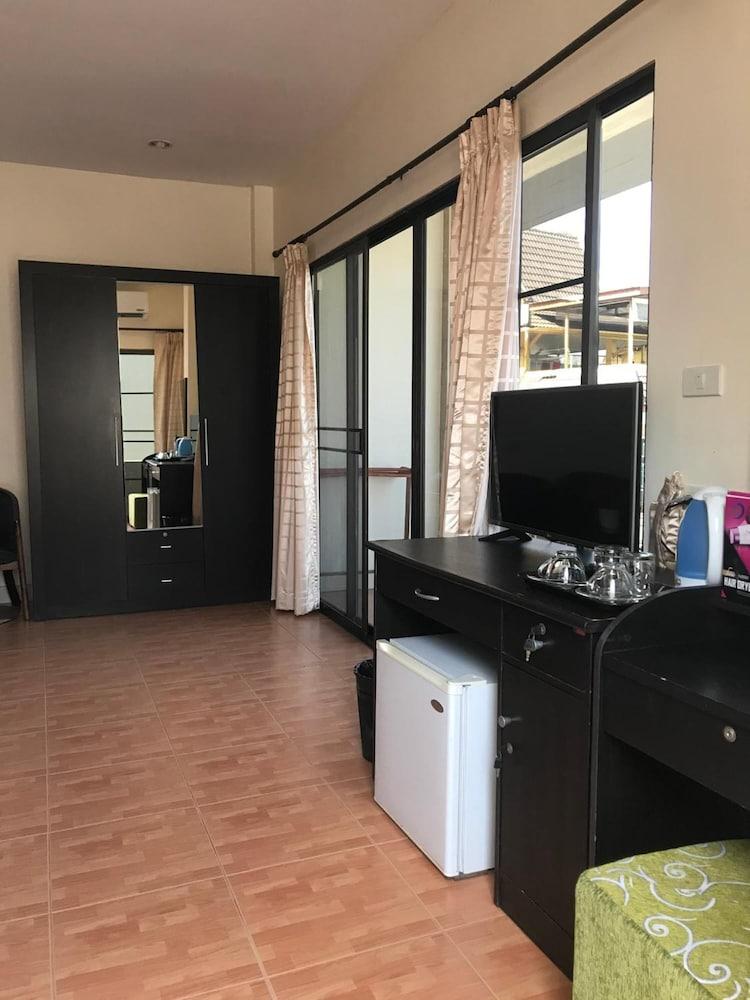 Green Mango Guesthouse Patong Exterior photo