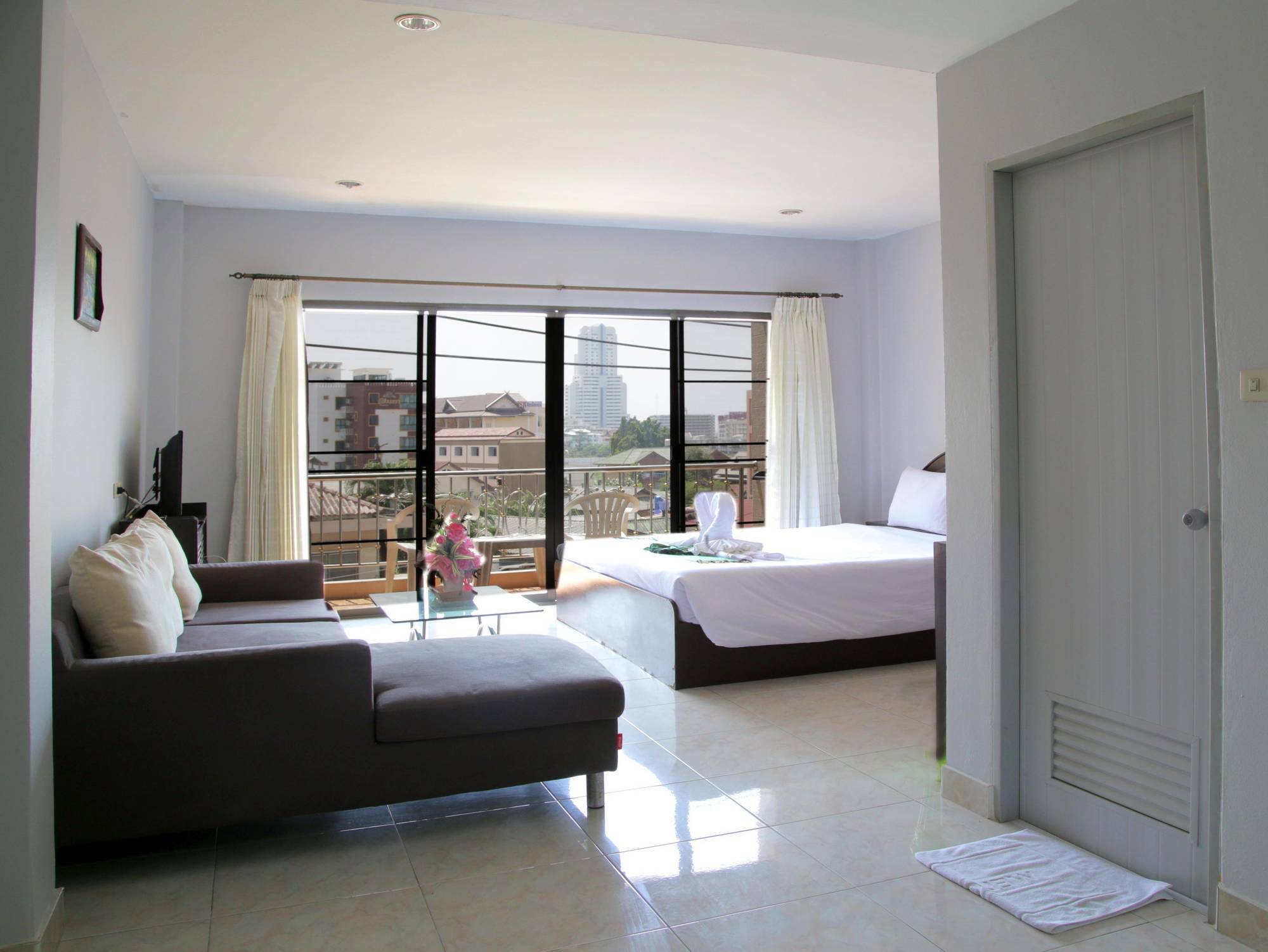 Green Mango Guesthouse Patong Exterior photo